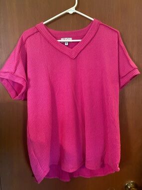 Ribbed V-Neck Short Sleeve Tee in Hot Pink